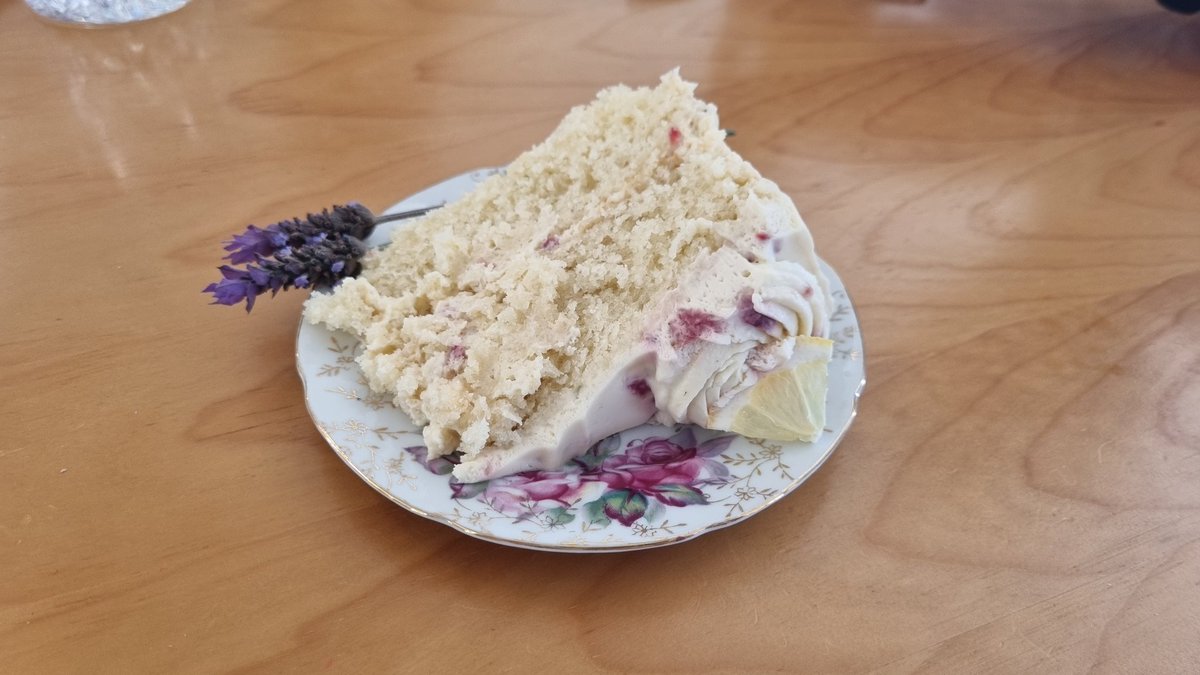 ZAFoodMusketeer's tweet photo. Who wants cake. Amazing Strawberry Margarita Cake, yes it has Tequila in it. These guys make such amazing cake. @WewesLoaf supply Shed n Silo with some of their Cakes  
#TheFoodMusketeer
#TFMWewesLoaf
#ProudlyEastRand https://t.co/zFq3eKpya0