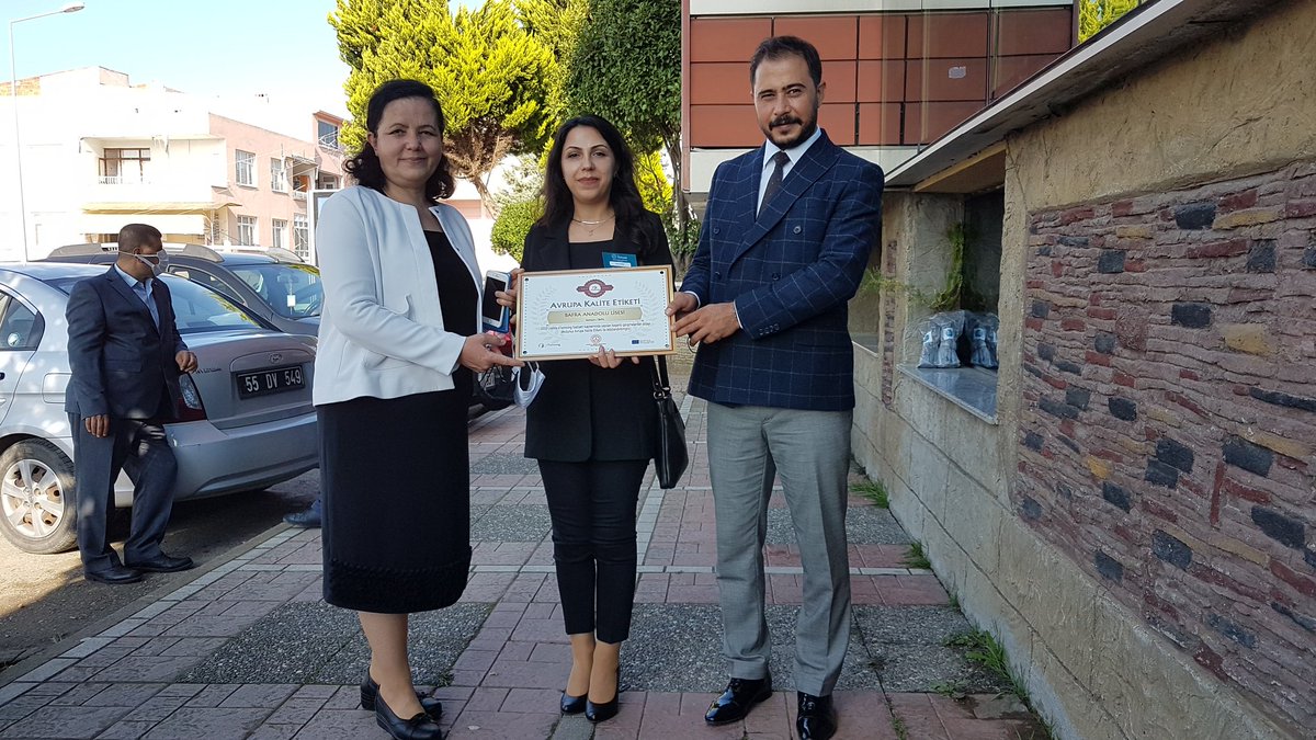 SznGcl's tweet photo. Eğitim aşkıyla çıktığım bu yolda önüme taş koymaya çalışanlar olsa da yenilikleri takip edip öğrencilerimi geliştirmeye ve daima çalışkan olmaya devam edeceğim.Bu yolda benimle yürüyen,emek veren arkadaş ve öğrencilerime teşekkürler! 
@tretwinning @turangore @CihanKOCAMAN55 https://t.co/zenotGHbBm