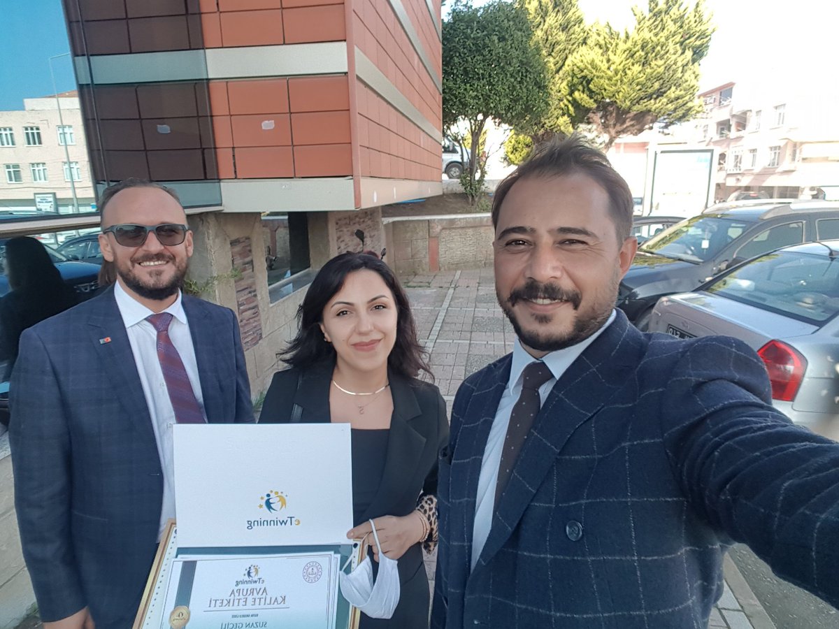 Eğitim aşkıyla çıktığım bu yolda önüme taş koymaya çalışanlar olsa da yenilikleri takip edip öğrencilerimi geliştirmeye ve daima çalışkan olmaya devam edeceğim.Bu yolda benimle yürüyen,emek veren arkadaş ve öğrencilerime teşekkürler! 
<a href="/tretwinning/">eTwinning Türkiye</a> <a href="/turangore/">Turan GÖRE</a> <a href="/CihanKOCAMAN55/">Cihan KOCAMAN</a>