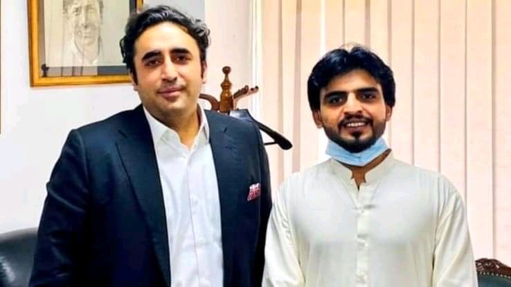 psfmansoor's tweet photo. Happiest birthday to the most charming personality ever Chairman PPP @BBhuttoZardari,As a chairman,he has always shown great interest toward the welfare of his people.Without considering his own health,he is working day&amp;night for his fellow nation.May success&amp;happiness attend him https://t.co/LhrqXIyLzW