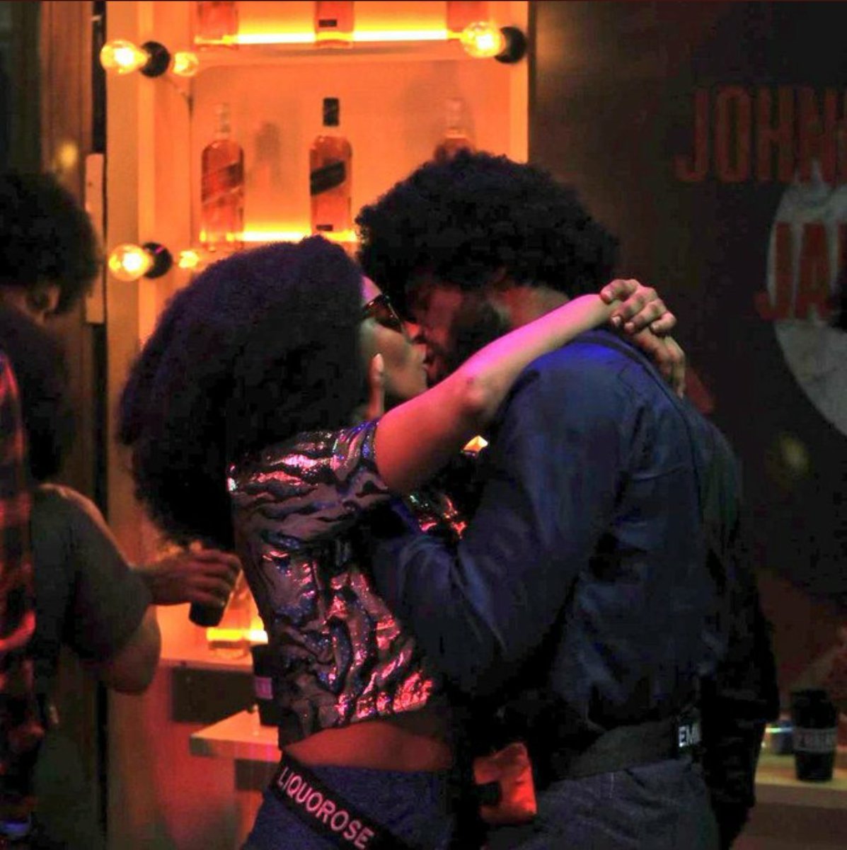 TmTracieme's tweet photo. Pere: Na Saskay win the most money for this house
Emmanuel: Hello! Have you heard of LIQUOROSE 
Pere: Ah Liquorose how much you don get?
Liquorose: I don't know oh 
Pere: Emmanuel how much has she got.
Emmanuel: I chose to remain silent
#EmmaRose #BBNaija https://t.co/F1L8jlEAGB
