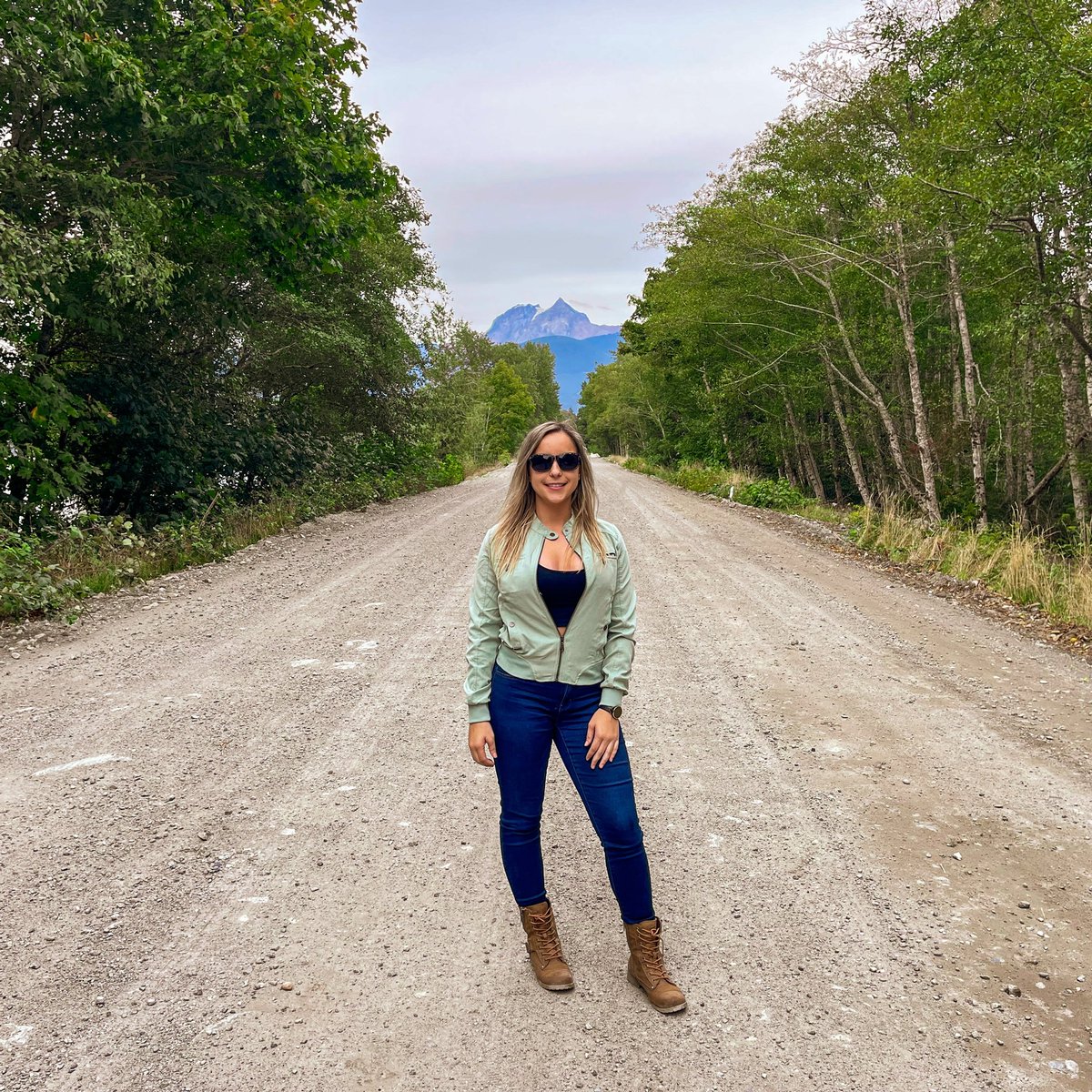 Can you believe that massive stratovolcano behind me is over 8,700 feet tall?! It’s hard to miss the impressive Mount Garibaldi, located just north of Vancouver 🇨🇦

#squamish #canada #travelblogger #westcoast