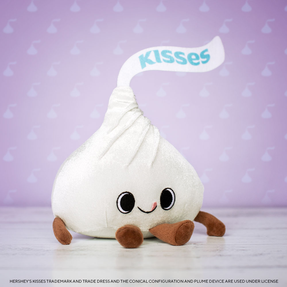 OriginalFunko's tweet image. Add the new HERSHEY&apos;S KISSES Plush to your collection today! Shop now on Funko! bit.ly/39rEcY4 #Funko #FunkoPlush @Hersheys