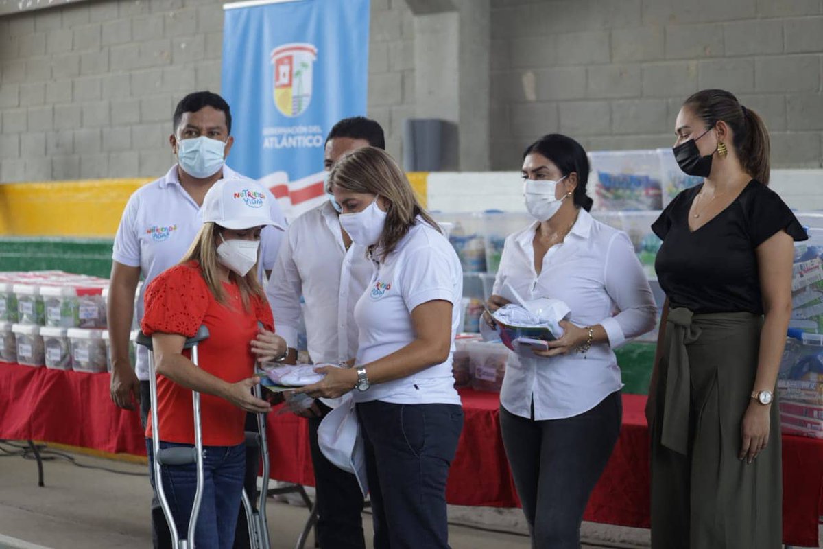 DianaPelaezP's tweet photo. Hoy estuvimos con la gobernadora del Atlántico @elsanoguerabaq , en #PuertoColombia con nuestro programa 'Nutriendo Vidas' que hacemos realidad junto con la @Gobatlantico . https://t.co/ICBKKfps0Z