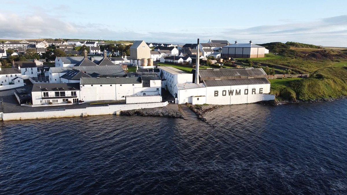 Islay 
#scotland #earthcapture #lovescotland #travelphotography #bbcearth #theprettycities #roamtheworld #edinburgh #earthfocus #edinburghclicks #exploreedinburgh #traveleurope