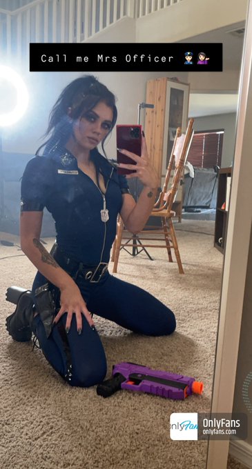 Mrs Officer 👮🏻&zwj;♀️ 💁🏻&zwj;♀️🖤 https://t.co/0dWE1IGSKr