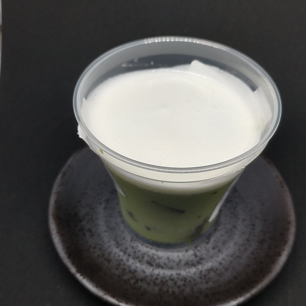 WorldNijiiro's tweet photo. I’d like to introduce Macha-taste pudding with Warabi and Gyokuro, made by  #Seven eleven. It has good taste and it is so healthy sweets because one pack of calory is very low, only 133kcal.#Japanesefood #Japan #Japaneseculture https://t.co/3ZlYdEdhh4