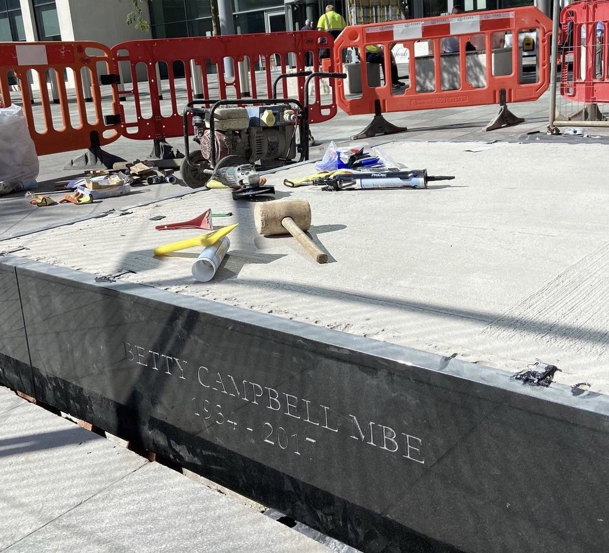 The plinth for the #BettyCampbellMonument has been completed ready for the unveiling on the 29th. Only 9 days to go! #HiddenHeroines #BettyCampbell #MonumentalWelshWomen #MakingHerStory
