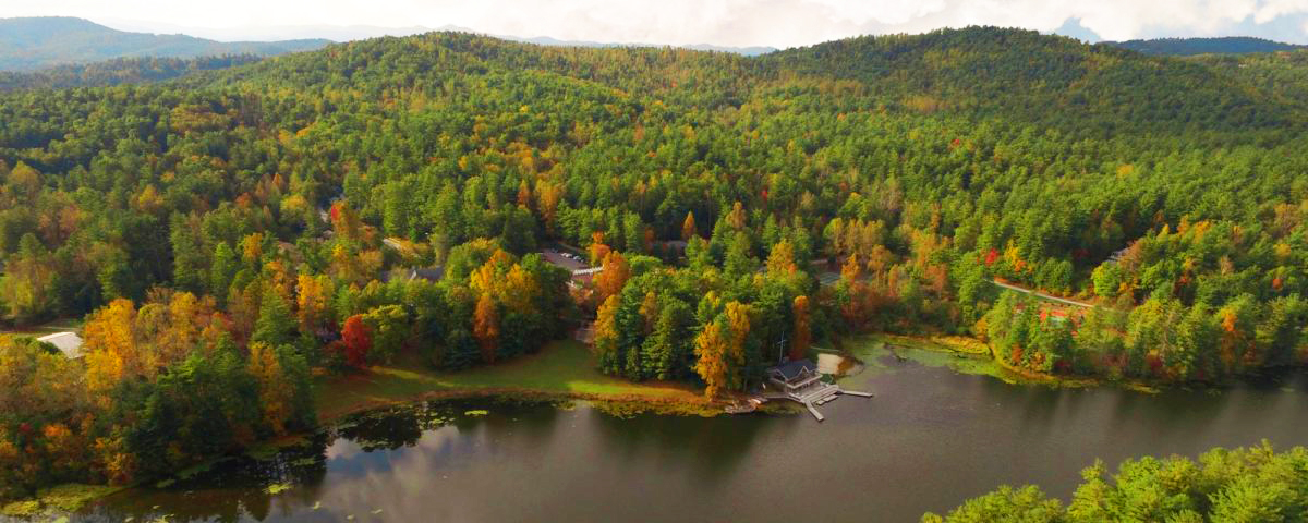 Almost time to see the leaves! Come connect with each other, nature, and the Creator at #kanuga. Kanuga.org/Stay #828isgreat #asheville #visithendersonville #hike #roamtheplanet #blueridgemountains #neverstopexploring #staykanuga #mountainbikelife  #wearthemask😷