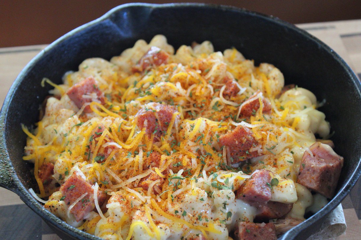 The secret ingredient to happiness is always cheese 🧀 #mac&amp;jackpot