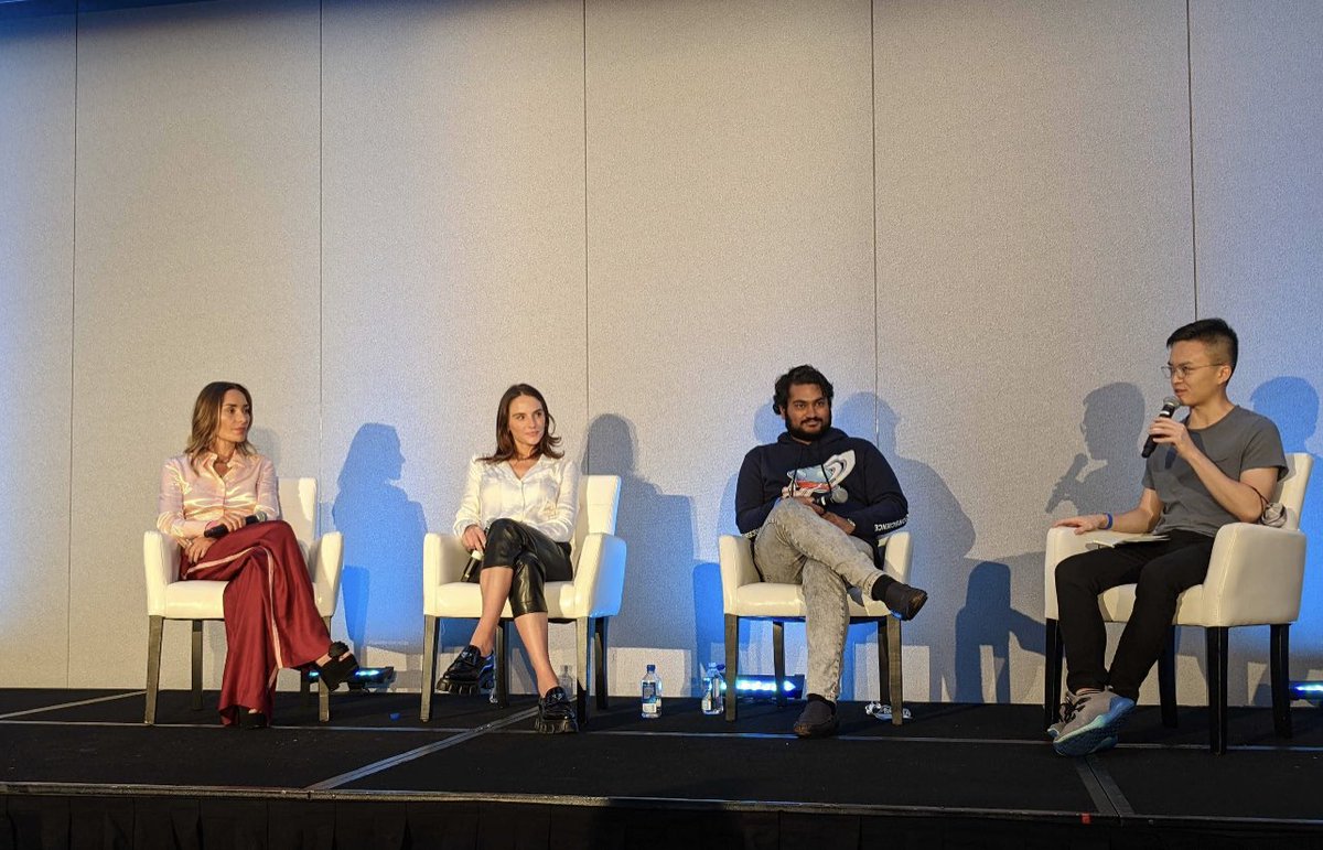 zkBri's tweet image. Was fun talking liquidity mining with @sunnya97 and @andra_nicolau from @osmosiszone and @1inch at @MessariCrypto’s #Mainnet2021 🌲