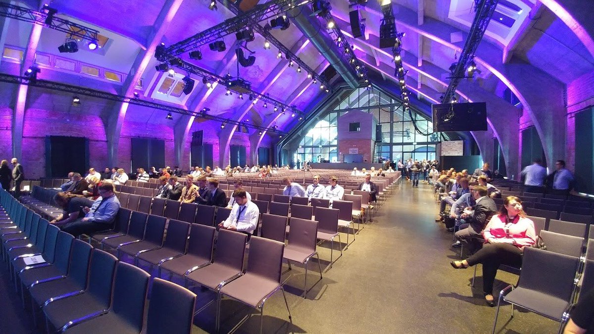 rnrmllr's tweet photo. Am Mittwoch gehts los - leider nicht wie 2019 in Berlin, sondern wie im letzten Jahr nur virtuell. Leider kein neuer Hoodie 😉 #dforum21 https://t.co/nUfJwIwCb2