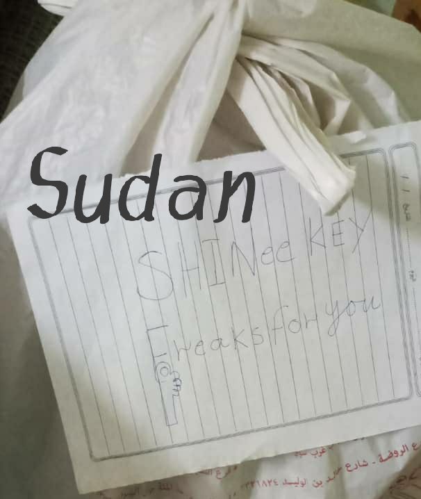 freaksforyou's tweet photo. It's so fast wow 😲
We received this from a Shawol in Sudan .
She donated with 18 pcs ( t-shirt, pajamas , Dress, skirts......etc) she sent it already to some ppl who need it by herself .
Thank you so so much ❤️❤️ https://t.co/DNsiznO2cM