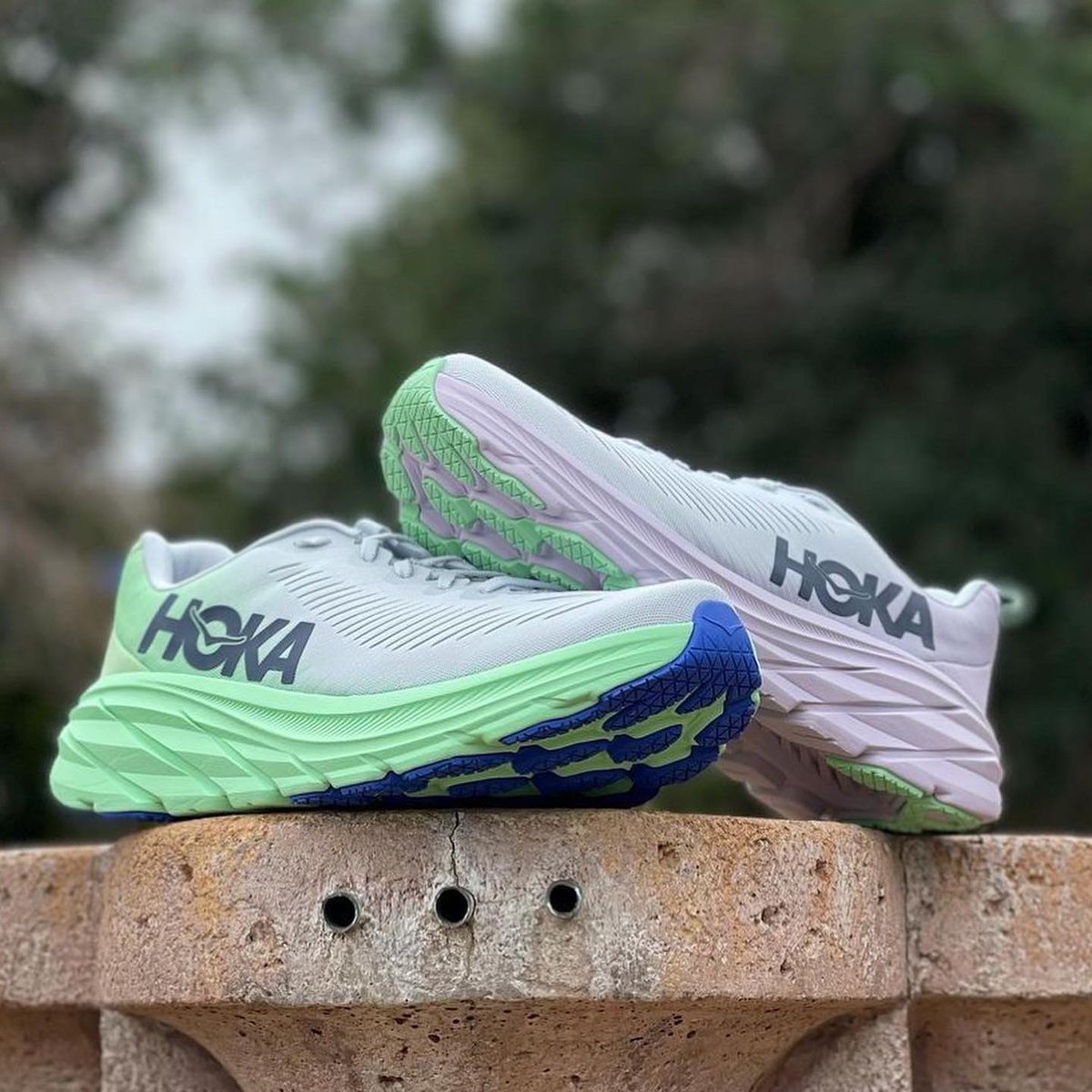 jackrabbit's tweet image. Rincon 3 appreciation post 🙌
Oh, Rincon...you do it all. 

✅Lightweight
✅Speedy
✅Well-priced 
We love you ❤️❤️❤️

Link below bio to read our full review of the @hoka Rincon 3:
bit.ly/3Djvnxl