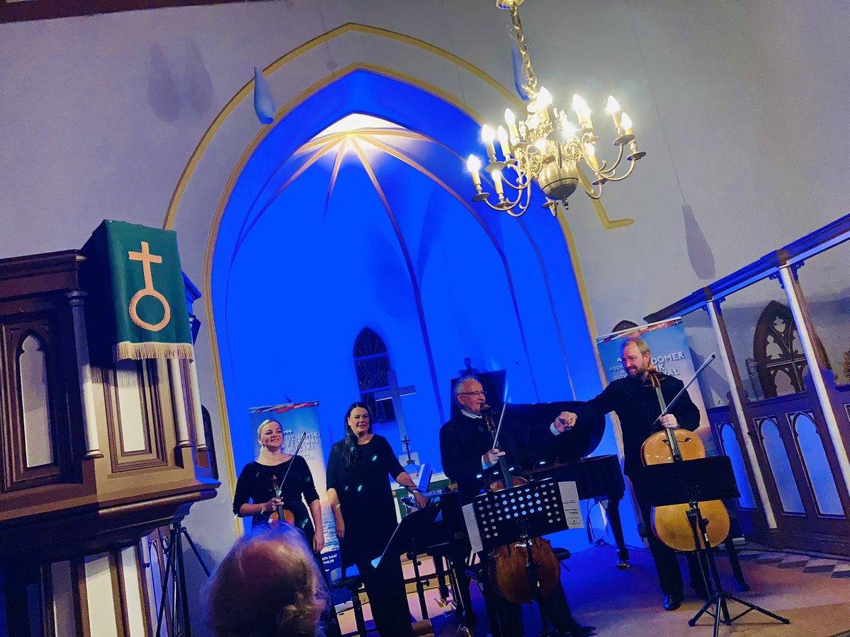 ⛅️ sun and clouds at the 12 km of white beaches in #heringsdorf, but only sunny 😎 moments at the opening concert #ostseemusikforum <a href="/UsedomMusikfest/">Usedomer Musikfestival</a> with maitre d’ #davidgeringas + #fortviotrio with music by #kuprevicius #juozapaitis #bartulis #senderovas abdc#brahms 🥰🙌😀