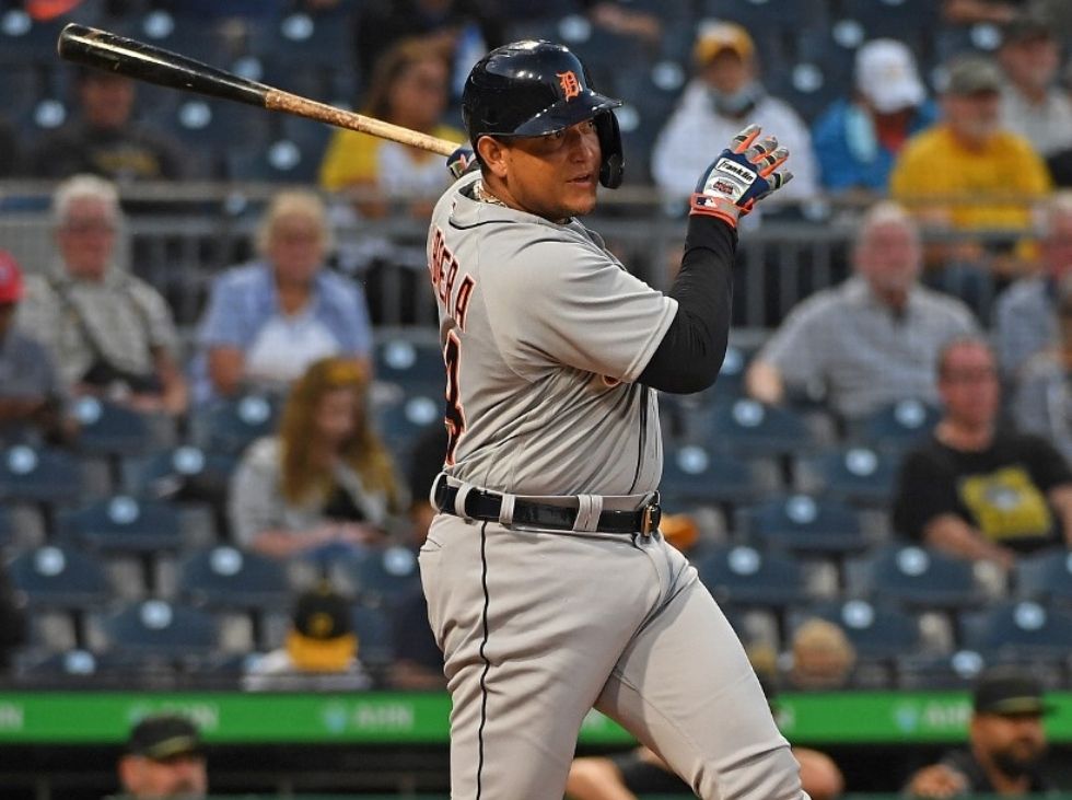 guille94's tweet image. Cerrador con más rescates en una temporada: Francisco "Kid" Rodríguez con 62
Único latino en ganar una triple corona: Miguel Cabrera
Primer mánager latino en ganar una Serie Mundial: Ozzie Guillén
Receptor con más HR en una temporada: Salvador Pérez
¿Nada mal, no? 🇻🇪😏⚾