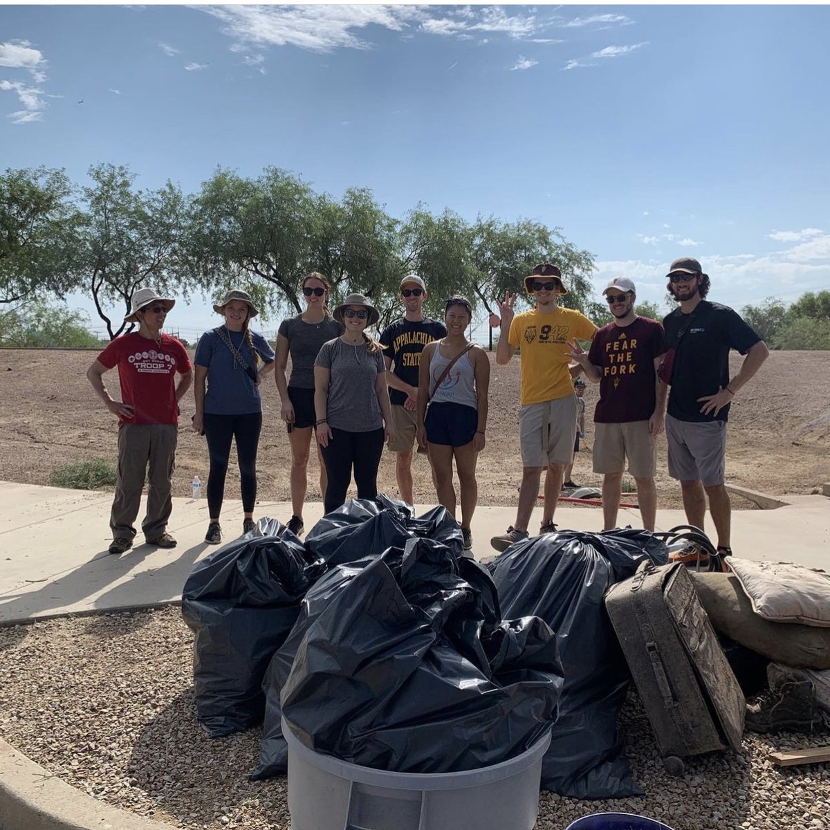 CleanTrails's tweet image. Nearly 1 MILLION people, nationwide, have signed up for this past weekend's #NationalCleanup!! Thank you to all organizations,  group leaders and individual volunteers who united in the combined effort to keep our planet clean💚