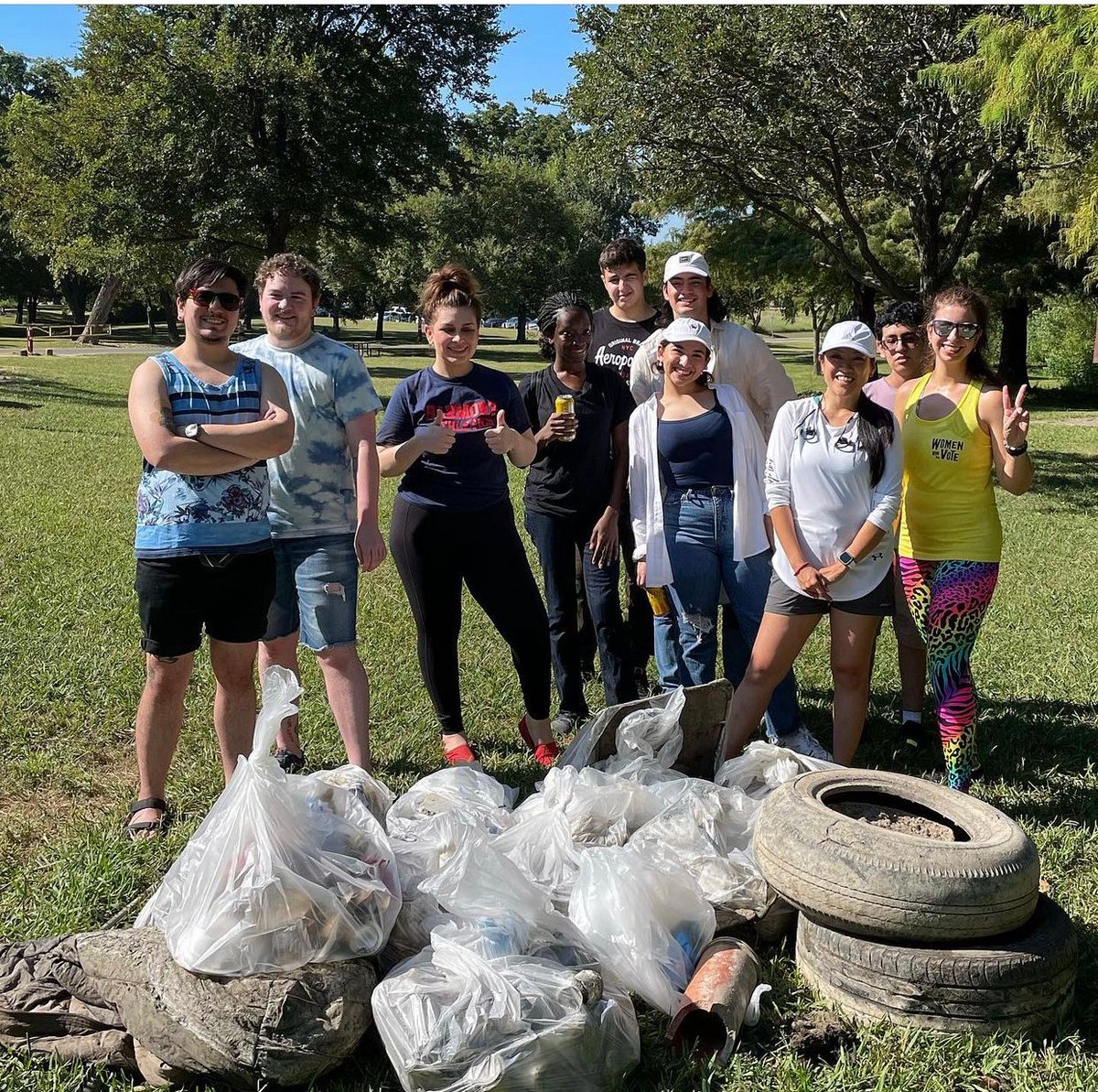 CleanTrails's tweet image. Nearly 1 MILLION people, nationwide, have signed up for this past weekend's #NationalCleanup!! Thank you to all organizations,  group leaders and individual volunteers who united in the combined effort to keep our planet clean💚