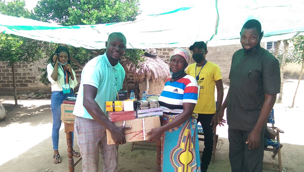 FaodOrphelins's tweet photo. En attendant la vidéo complète de notre action de soutien pour la rentrée scolaire 2021-2022 aux orphelins nécessiteux de Wahala et Adanka,nous postons quelques images.
Merci a vous et que Dieu bénisse ceux qui ont soutenu ce projet!
#FAODmind
#HelpOrphans
#Thank you'll
#Godbless https://t.co/DxWXpYMQrM