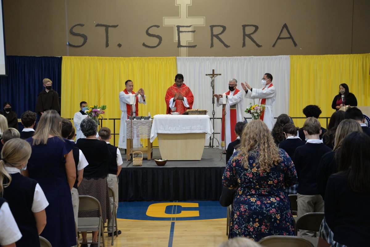 stserraschool's tweet photo. St. Serra celebrated the First Mass of the School Year earlier today with all four of our Parish Pastors! The entire community came together in faith to celebrate the many blessings God has bestowed upon our school.  #IAmSerraCatholic https://t.co/y5WQw9NU5o