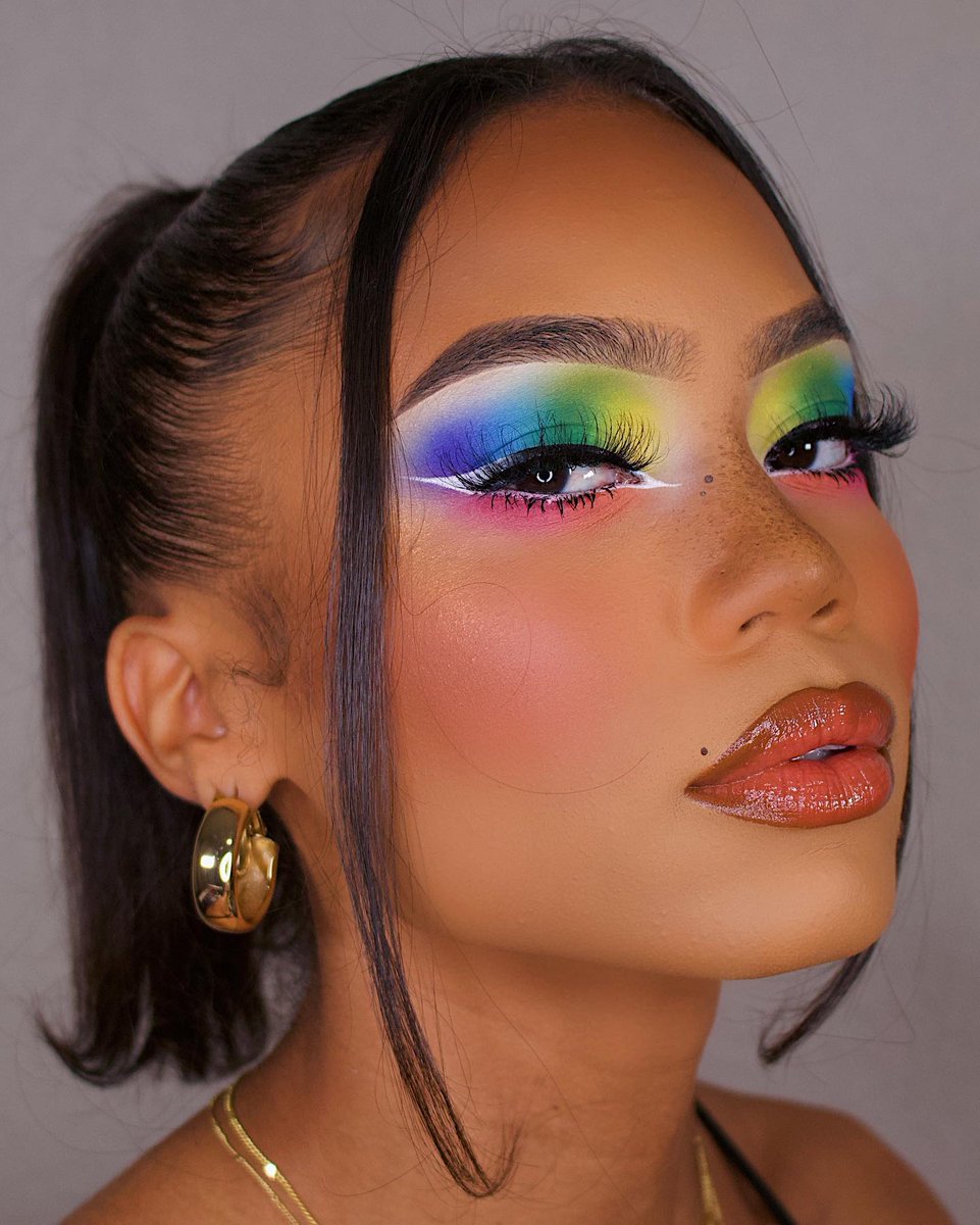 Alluring and colorful eyes 😍 brought to you by <a href="/tashjanecollins/">Tashjané Collins</a> and our Fun Size Too palette 👾 #sugarpill #vegan #makeup