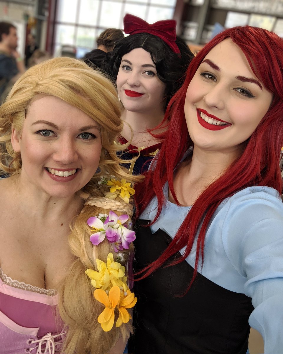 <a href="/mooglemini/">mooglemini ☆ heading next to TGX! :)</a> <a href="/heidz_dee/">Heidi Brooks</a> and I are doing a live QnA triple stream live on our channels tonight! ❤️ 
Tune in at 7pm AEST or follow our Twitch accounts to get notified 😉