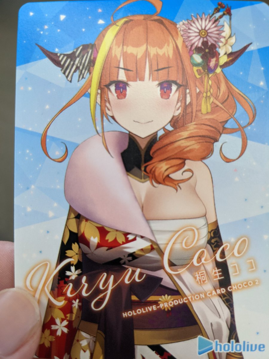 magna615's tweet photo. ホロライブのカード今日からLAWSONで発売と聞いて、朝から行ってきた！かなココ一緒に出てきて、やっぱりこの二人は仲良しだなって朝から幸せな気持ちになった。
#かなココ 
#ホロライブチョコ https://t.co/K2UnPHoSoN