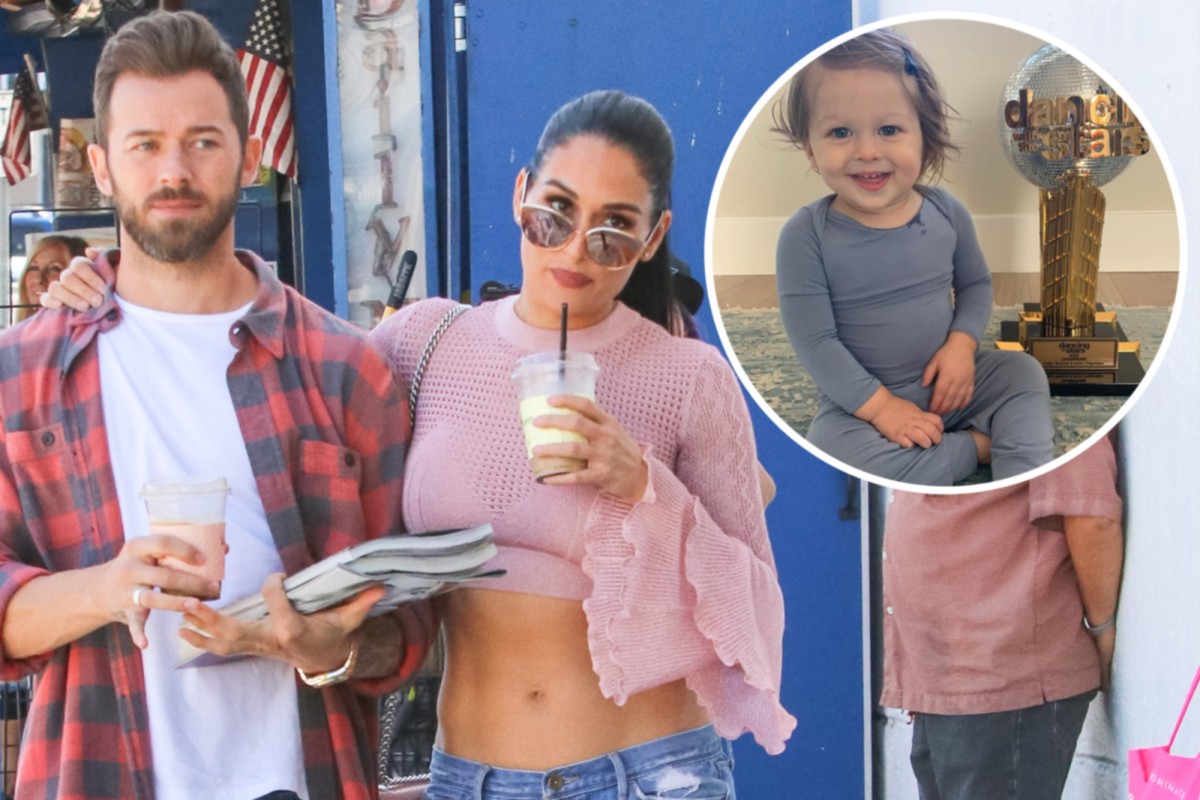 Nikki Bella and Artem Chigvintsev's baby accidentally broke his 'DWTS' trophy https://t.co/GUhcAPw8Tw https://t.co/LkhGkS6a3A