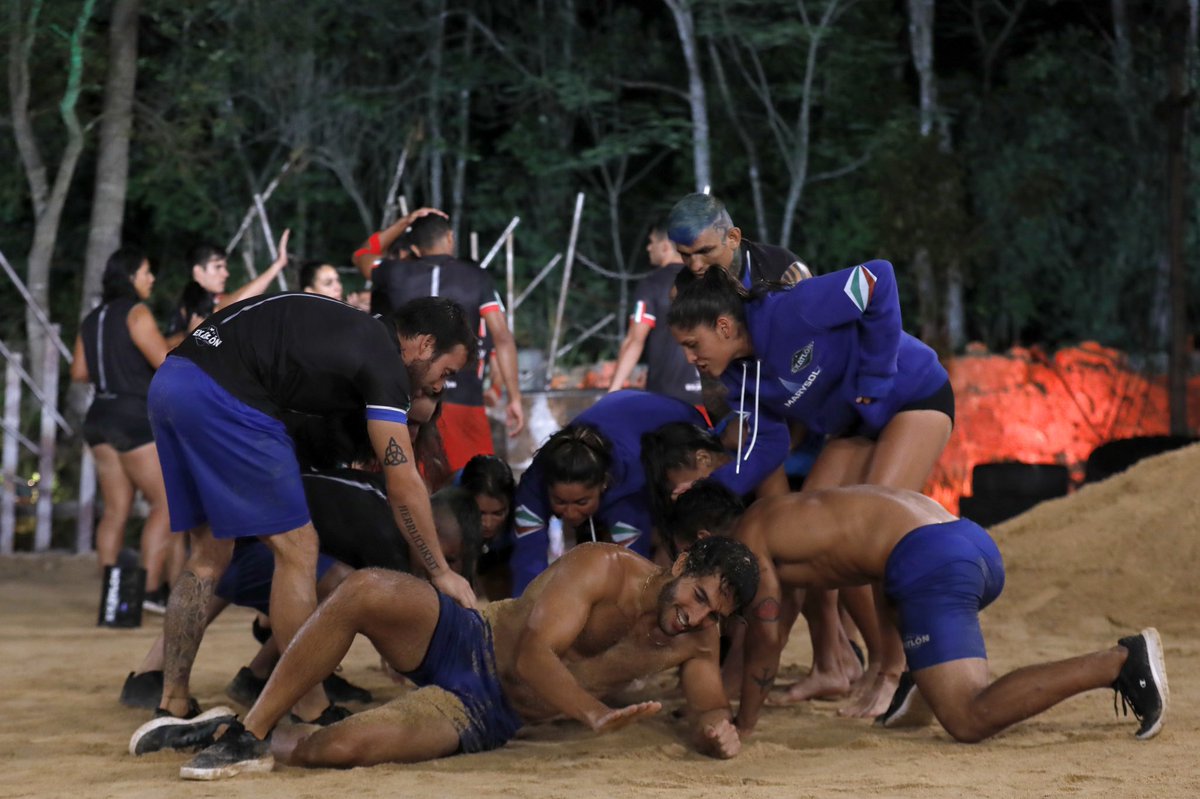 ExatlonMx's tweet photo. Los azules tuvieron una defensa exitosa de La Fortaleza y regresan a casa con todas las comodidades. 🔵🔥👊🏼

#FortalezaDeExatlón https://t.co/nuyJ6kNUTd