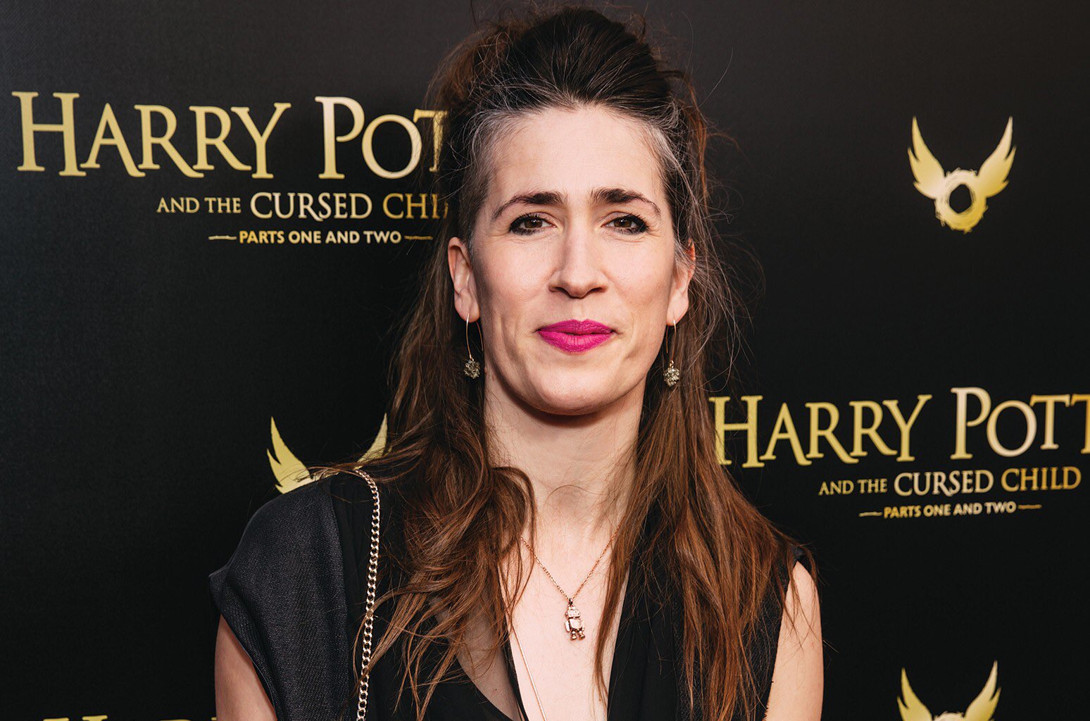 舞台 ハリー ポッターと呪いの子 舞台 ハリー ポッターと呪いの子 の魅力の一つに 劇中に流れる音楽があります 作曲と演奏は アメリカのグラミー賞 そしてイギリス 国内で優れた作曲家に贈られるアイヴァー ノヴェロ賞も授賞した女性シンガー