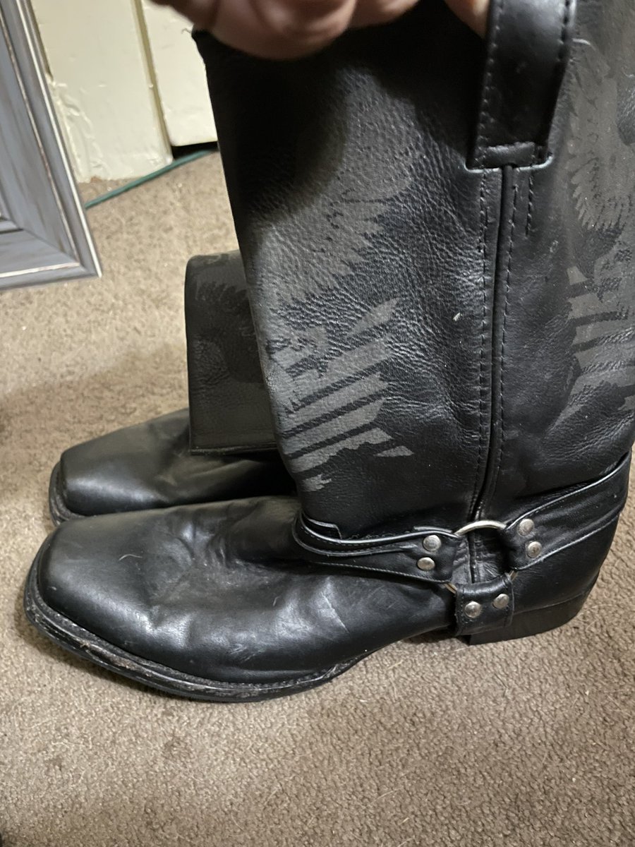 MasterWicked86's tweet photo. 1,2,or 3? Or all? #leather #boots #harness #harley #buckle #foot #feet #serve #findom #master #cashmaster #paypig #humanATM #travelingmaster #rt https://t.co/EBI5p1ehz4