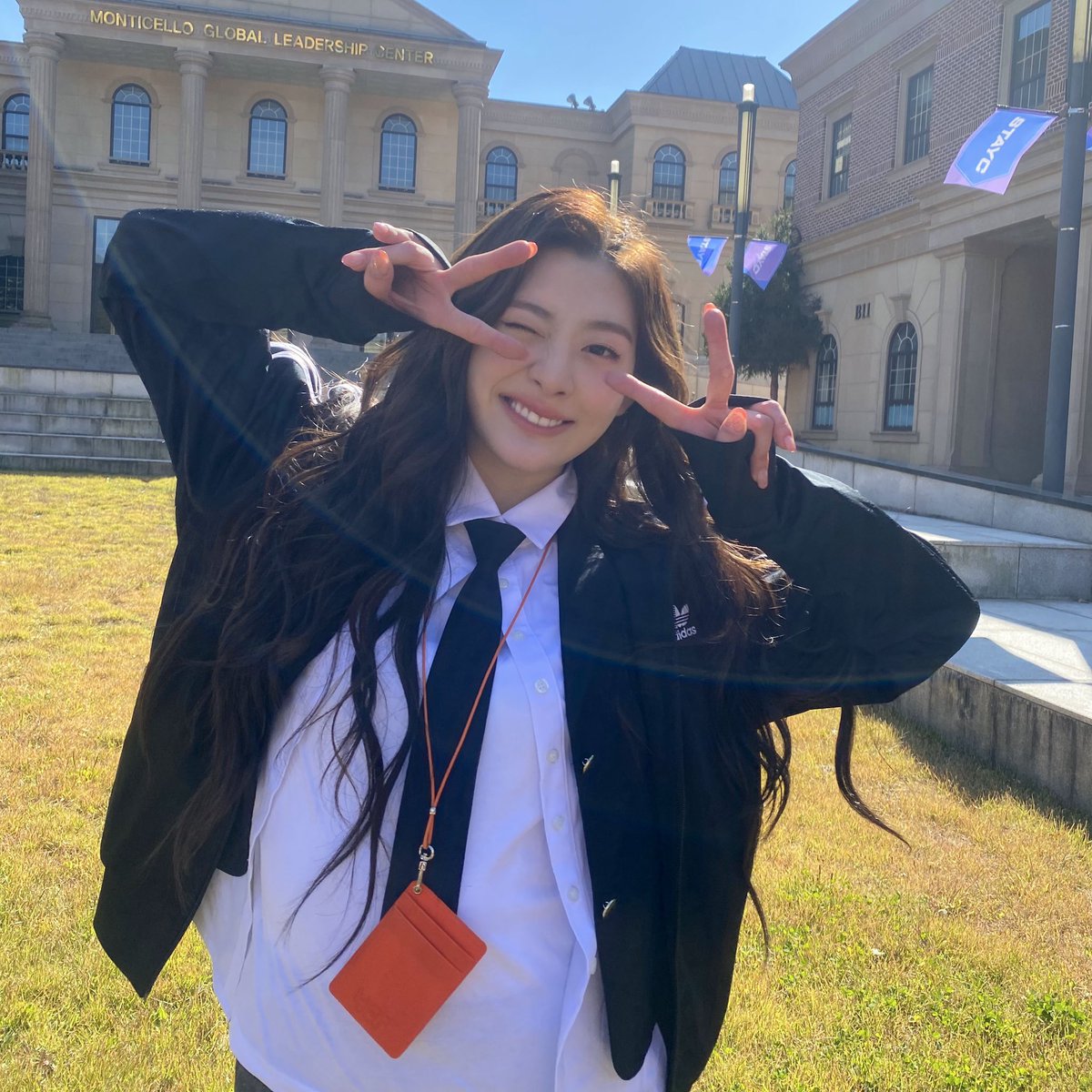 ssooooo_A's tweet photo. 아… 어쩌다 저 둘이 사랑에 빠지게 됐을 지 궁금하다;; https://t.co/5JcxlitYpw