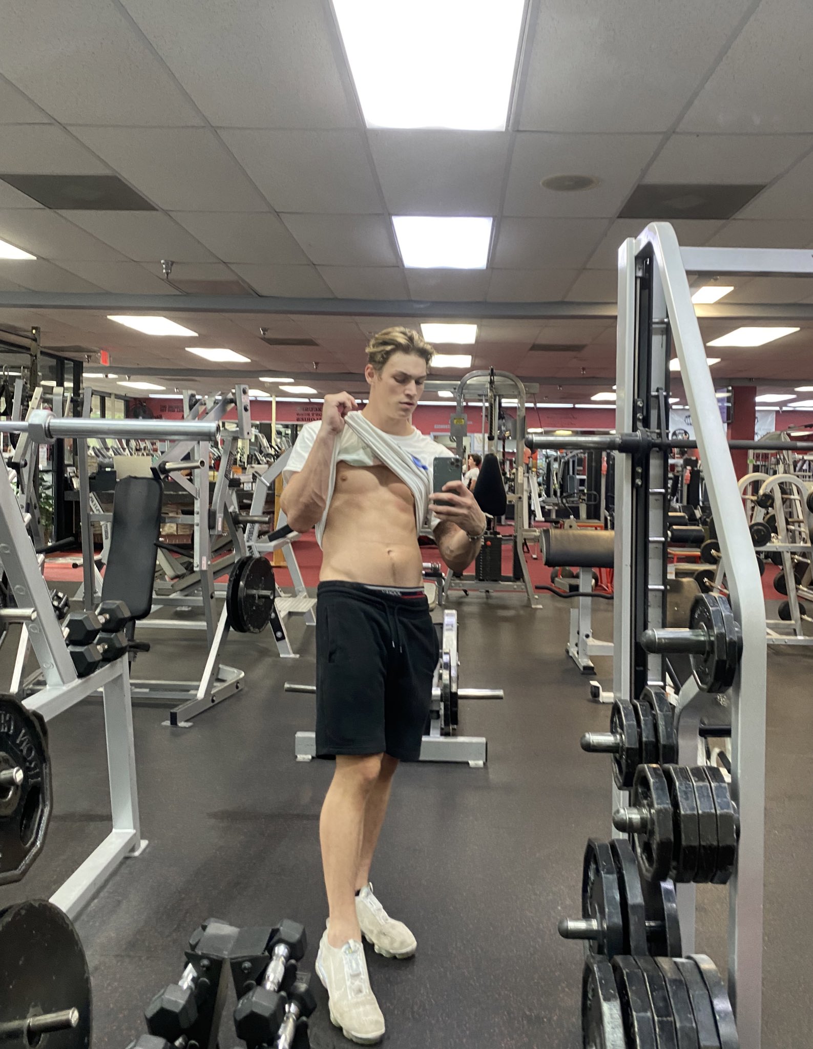 Hung Odey (0.95% OF) on Twitter: "Retweet if you’d give me a spot😏…