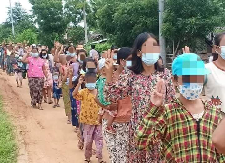 BEE31217839's tweet photo. Myaing Basic Education General Strike Committee and people in the West Southern zone joined together and protested to throw out the military dictatorship.

#RefugeesNeedHelp
#Sep21Coup 
#WhatsHappeningInMyanmar https://t.co/Bc7LrI2sBY