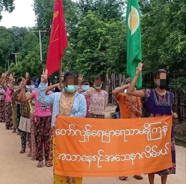 BEE31217839's tweet photo. Myaing Basic Education General Strike Committee and people in the West Southern zone joined together and protested to throw out the military dictatorship.

#RefugeesNeedHelp
#Sep21Coup 
#WhatsHappeningInMyanmar https://t.co/Bc7LrI2sBY