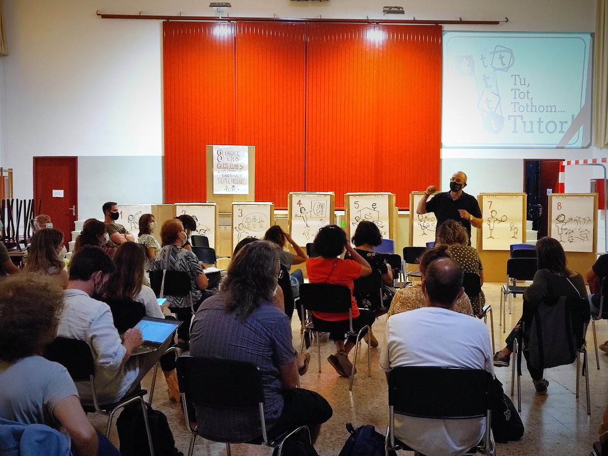 FET_Bellvitge's tweet photo. #TuTotTothom
Seguim amb la formació que ens està oferint en @juanjofdezsola.
El #TuTe (Tutor/a Teresià/na) i el #PlaDAccióTutorial com a objectes d'aprofundiment.
#ProtagonistesAmbTu💚
#Bellvitge #ElGornal
#EducacióLH #LHEducació
#LHospitalet #LH https://t.co/dYlR9XI33N