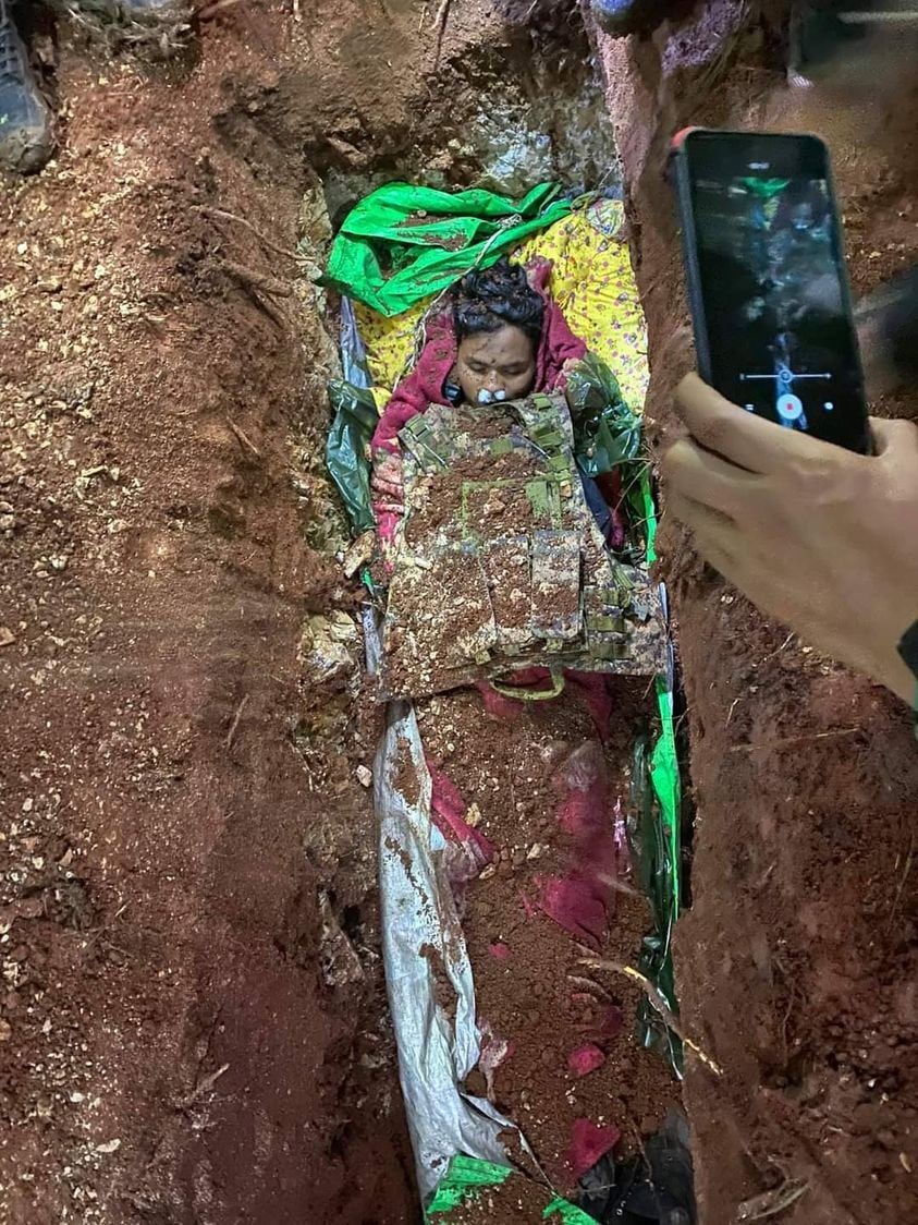 spring21MM's tweet photo. Tw\\blood,death
A member of KPDF had DIED,at least 4 members were Injured and 2 other members were missing &amp; losing contact during the clash with military terrorists near #Konethar village, #Demoso Township, Kayah State on the afternoon of Sep 20.
Rest In Power Hero!!!
#Sep21Coup https://t.co/oBFdfRX3Tl