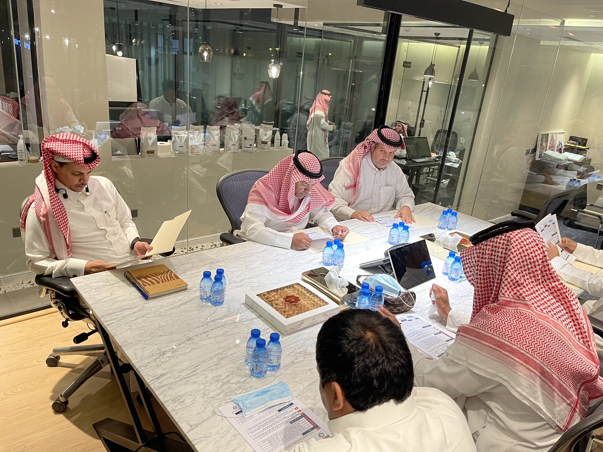 nflriyadh's tweet image. 🟢 ⚽️ في اطار التعاون الرياضي المشترك في رياضة الاحياء بمنطقة الرياض
.
⚪️ رابطة الرياض توقع اتفاقية مشتركة برئاسة 
الاستاذ : ماجد الهشبول مع 
▪️اكاديمية حكام الرياض
@RefereeRuh 
▪️مؤسسة رابطة الاحياء  
@a_referees 
▪️اتحاد جنوب وسط الرياض
@SACRFA1
▪️اتحاد شمال الرياض
@NorthernRUA