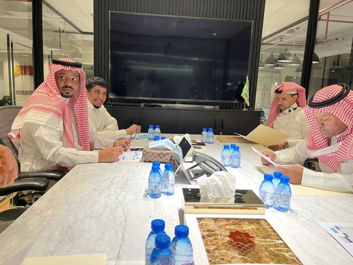 nflriyadh's tweet image. 🟢 ⚽️ في اطار التعاون الرياضي المشترك في رياضة الاحياء بمنطقة الرياض
.
⚪️ رابطة الرياض توقع اتفاقية مشتركة برئاسة 
الاستاذ : ماجد الهشبول مع 
▪️اكاديمية حكام الرياض
@RefereeRuh 
▪️مؤسسة رابطة الاحياء  
@a_referees 
▪️اتحاد جنوب وسط الرياض
@SACRFA1
▪️اتحاد شمال الرياض
@NorthernRUA