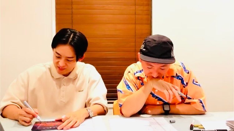 saatookoo1105's tweet image. ㊗️15年ぶり新作アルバム㊗️
タロケンのアルバム
「LAP RECORD」発売記念の
オンラインサイン会にて。
とっーーーても楽しかったです。
有難うございました。
LAP RECORDめちゃめちゃ素敵なアルバムです‼️‼️
@KENTHE390 @TAROSOUL 
#kenthe390
#tarosoul 
#laprecord
#タロケン