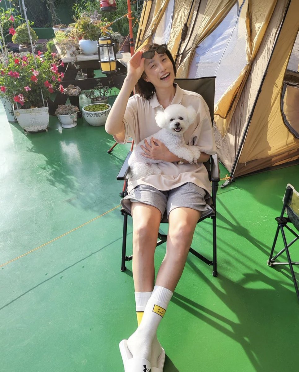 taelyaki's tweet photo. there's more 😭😭😭😭😭😭 with her dog jackson who better barks well because im about to replace him soon https://t.co/d9zIW55Ua8