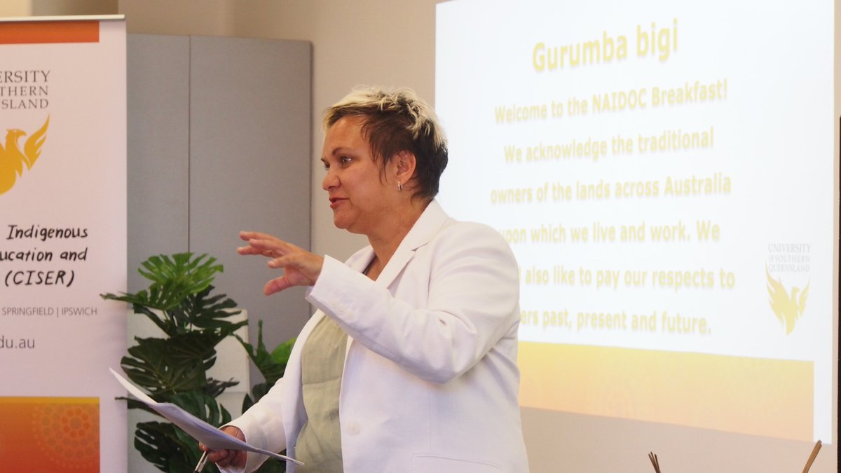unisqaus's tweet image. Gurumba bigi 🖤💛❤️💙💚

This morning, @usqedu&apos;s @IpswichCouncil campus came together for a belated &apos;G&apos;day&apos; 👋 celebrating  @naidocweek and recognising the history, culture and achievements of Aboriginal and Torres Strait Islander peoples.

#NAIDOCWeek #NAIDOC2021 #HealCountry