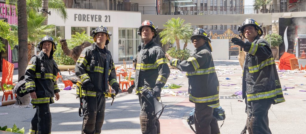 RyanMurphyBR's tweet photo. Hoje (20) acontece a estreia da quinta temporada da série "9-1-1" na Fox estadunidense. https://t.co/7P5uI8NlPx