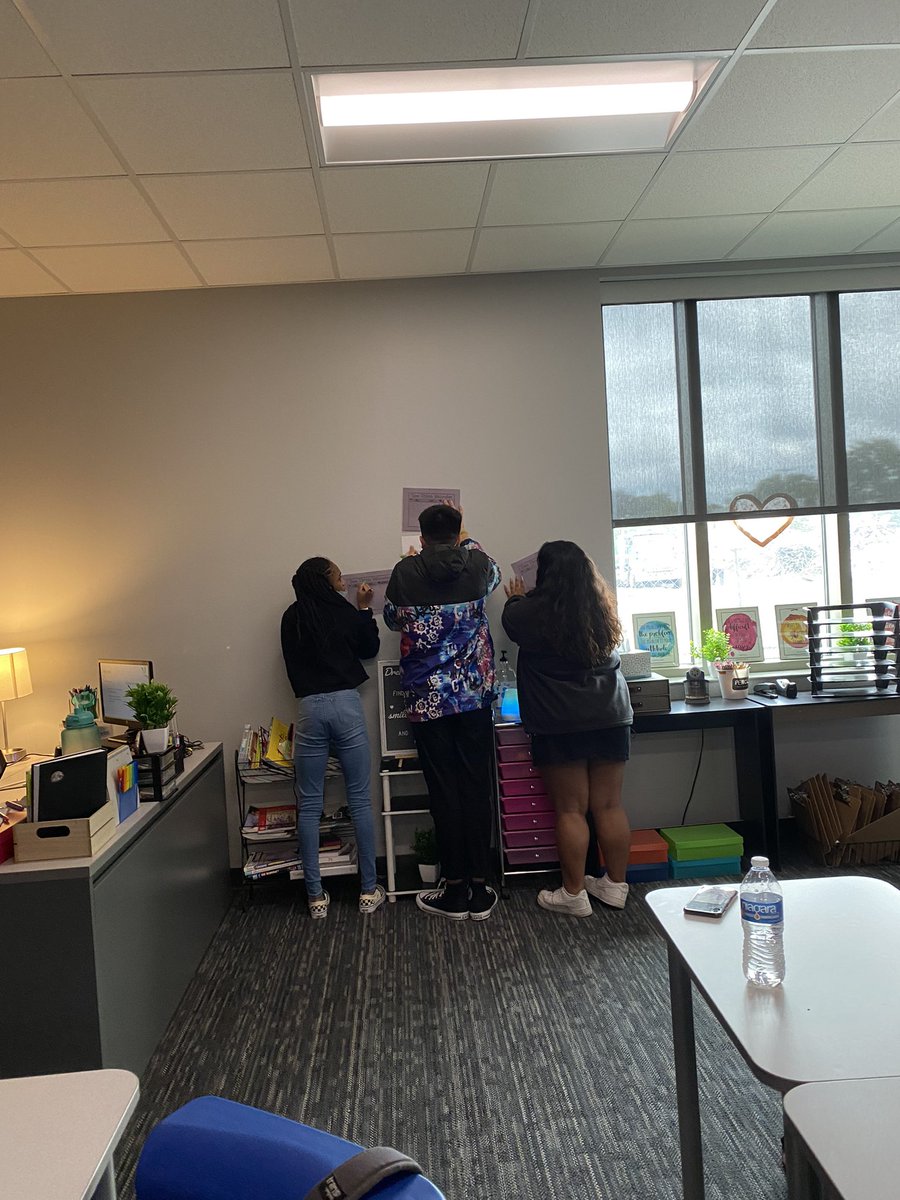 mrstHC's tweet photo. Memoir Gallery walk today with my Wolves 🐺 #schk12 #HCWolves https://t.co/Qebt0UisoX