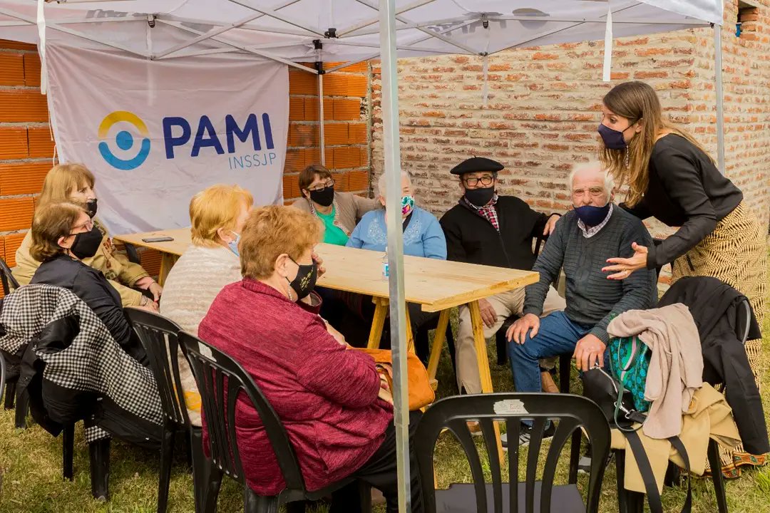 Claritabozzano's tweet photo. 🎉 Hoy celebramos el Día del Jubilado en una hermosa jornada que organizó la UGL de @PAMI_org_ar #Junín.
🥰💪 A disposición de ustedes, siempre.
¡Gracias por la invitación! ❤️
@defensoriaPBA
@MarioScorsetti
#DefensoríaPBA https://t.co/vZAhED15Xc