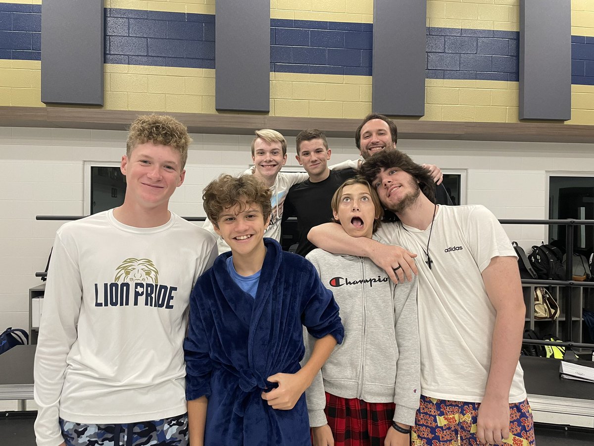 LakeChoir's tweet photo. Choir had a blast in our PJ’s! Homecoming week is off to a great start 😎 #RO4R https://t.co/N06I0IlWxb