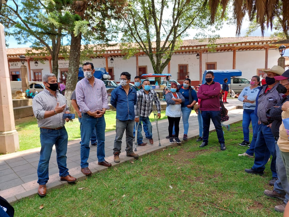 ChavaRamirezM's tweet photo. Proyectos de cooperativas con nuestros amigos artesanos y nuestro coordinador de #Ruta5 y #AmigosOrg del distrito Patzcuaro Adolfo Pérez. 

 #Ruta5 #AmigosOrg @AdolfoP15483591 @NatalyNavarroF1 @ARBedolla @AmigodeMorelia @ManuelEspino @ruta5oficial @Virtual_Mich https://t.co/9vcIgT8NOo