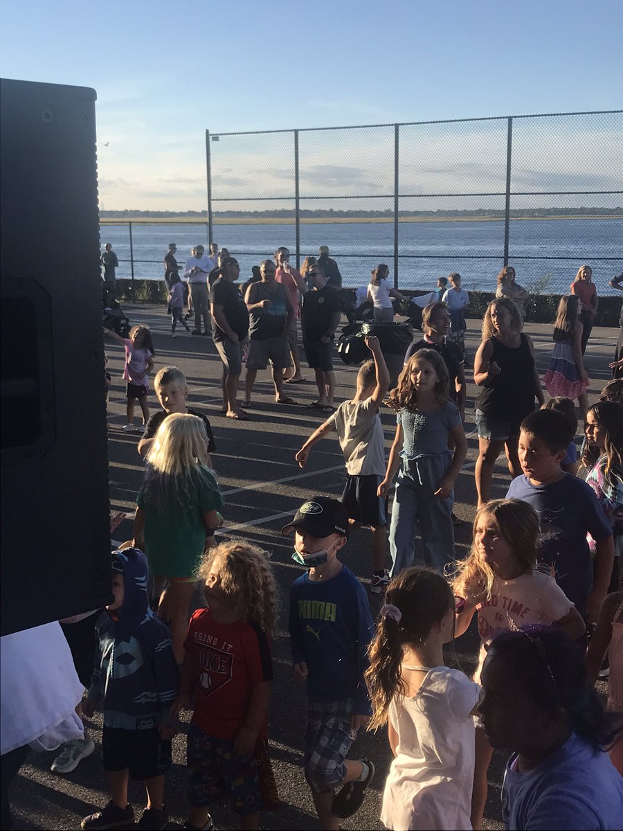 Another Great Family Fun Night at Lindell brought to you by <a href="/LindellPTA/">LindellPTA</a> #lindell