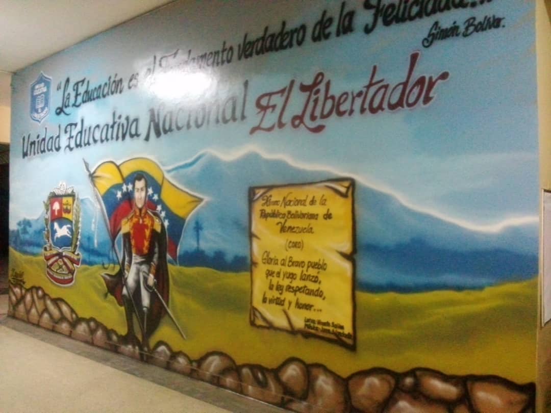 rosabecerra3's tweet photo. Con apoyo de la ministra Yelitze Santaella @_LaAvanzadora y el gobernador @HectoRodriguez iniciamos en la UEN El Libertador, Chacao, Miranda "Mi Escuela Bella" en el Plan Victoria Bicentenaria y el Inicio a Clases Seguro y Progresivo 2021-2022, limpieza, desinfección y pintura https://t.co/S0AzeGv3zI