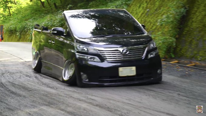 ミニバンをフルオープンにしてハの字に超扁平タイヤ とんでもないカスタムカーが発見される Matomehub まとめハブ ミニバンをフルオープンにしてハの字に超扁平タイヤ とんでもないカスタムカーが発見される Matomehub まとめハブ